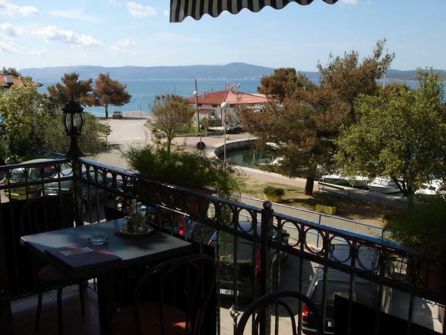 Hotel Pansion Ribica Crikvenica Exterior foto